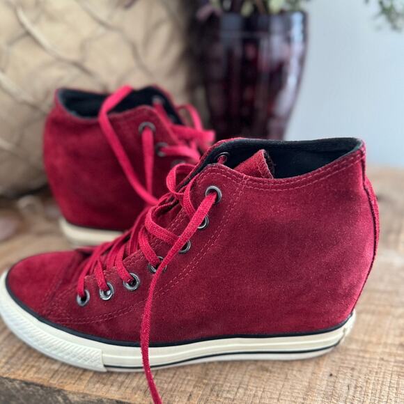 Converse Chuck Taylor All Star Lux Mid Dahlia Hidden Wedge Suede - Picture 2 of 8